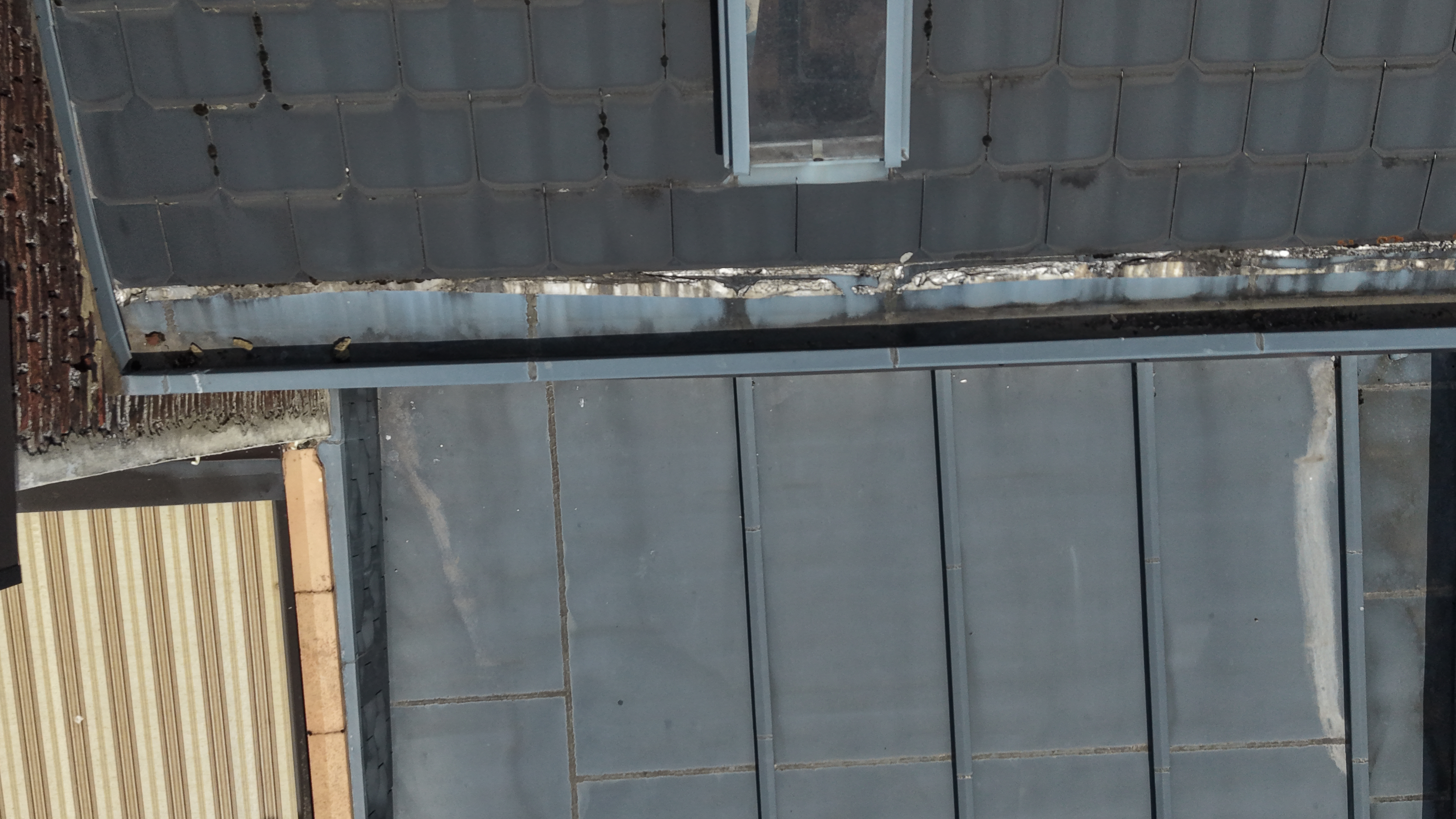 Detailed inspection of roof edge and flashing